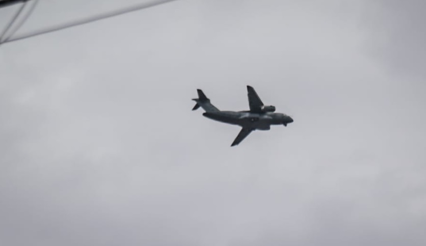 Aviões do Exército fazendo treinamento na manhã desta quinta (3)