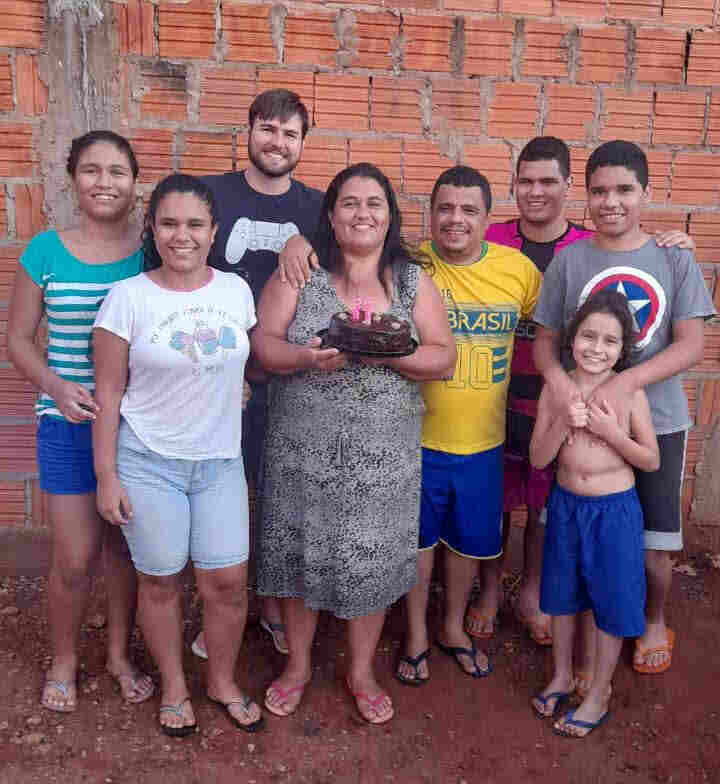 Pedro Henrique, os pais e os irmãos em Campo Grande (Foto: Arquivo Pessoal)