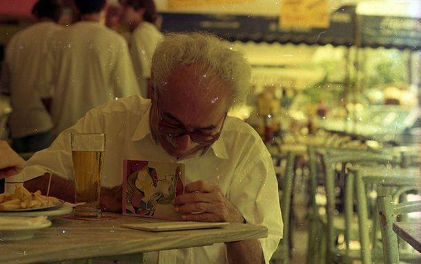 Grupo promove 'espalhamento' de poesias de Manoel de Barros pelas ruas de CG neste domingo