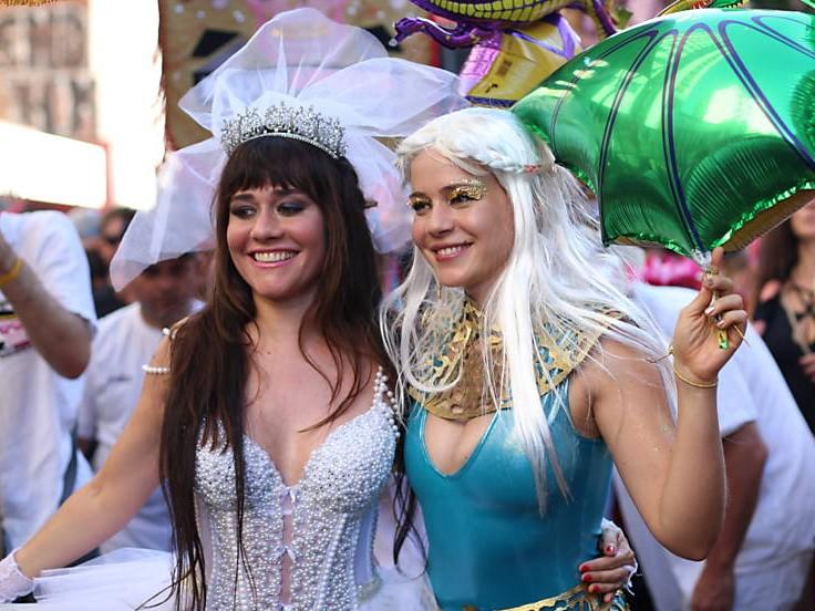 Os Dez Mandamentos de como não ser  babaca neste e em outros carnavais