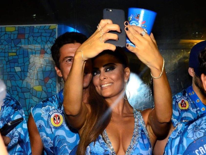 Os Dez Mandamentos de como não ser  babaca neste e em outros carnavais