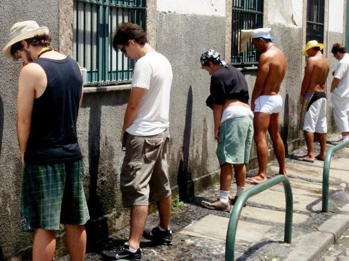 Os Dez Mandamentos de como não ser  babaca neste e em outros carnavais