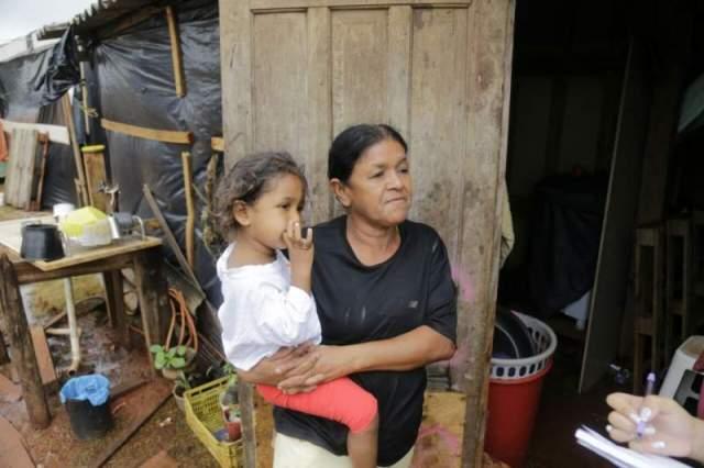 Moradora teve barraco alagado durante a chuva na madugada desta sexta-feira - Jully Espindola/Midiamax