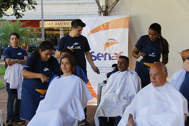 Em cenário de crise, evento na Praça oferece serviços e oportunidades a microempresários
