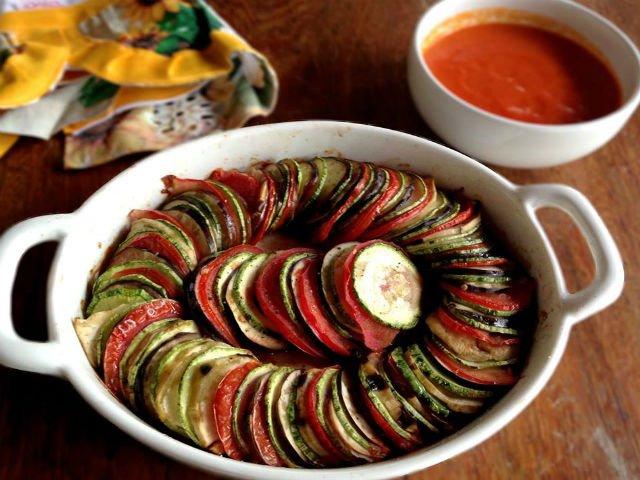 Ratatouille é um famoso prato francês, que para quem não sabe, é vegano / Foto: TAO/Divulgação