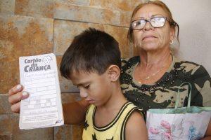 Campo-grandense paga caro, mas madruga na fila da vacina
