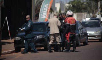 Helicóptero da PM faz buscas por homem que deu tiro na boca de ciclista