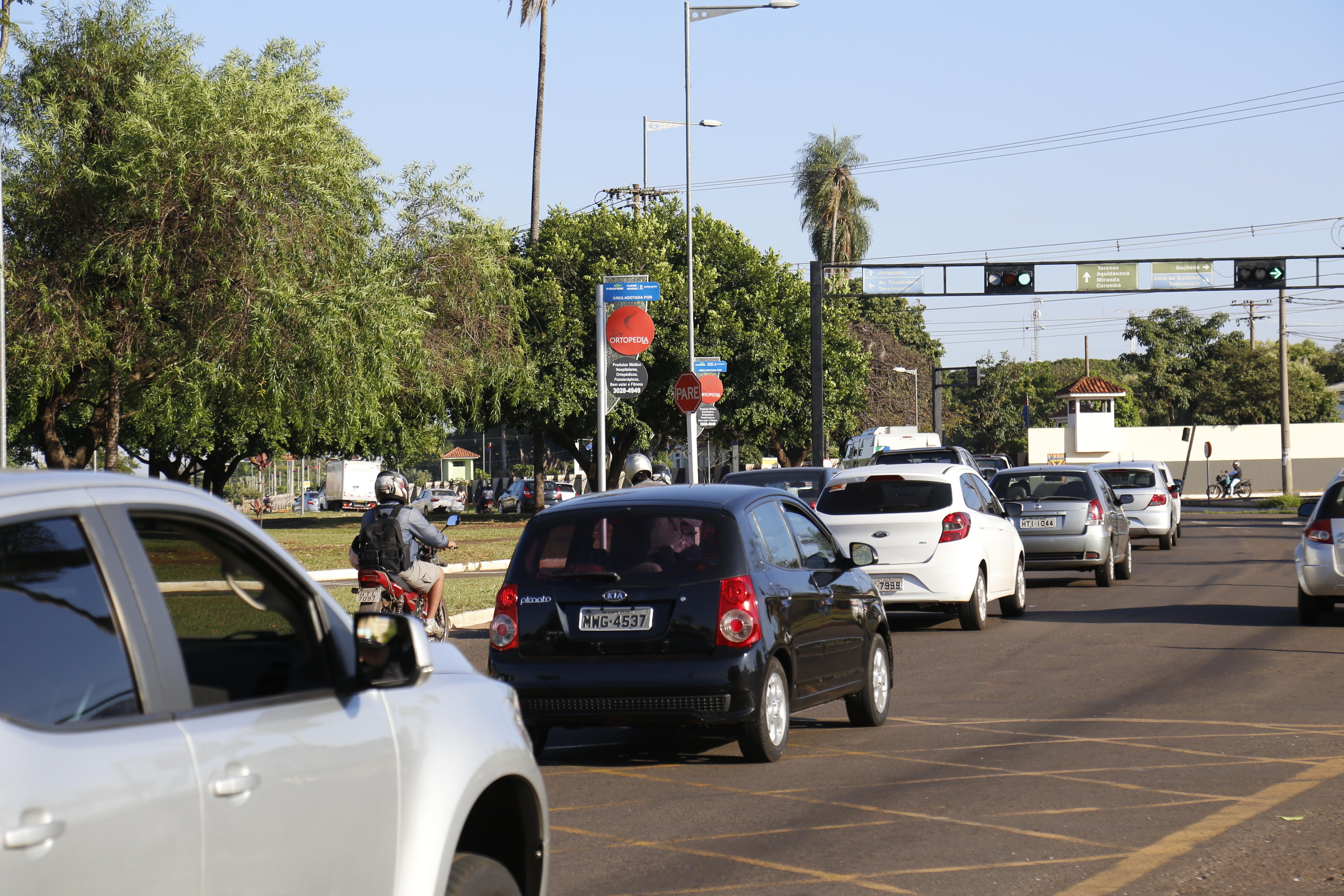 Rotatórias da Capital desafiam a paciência de motoristas