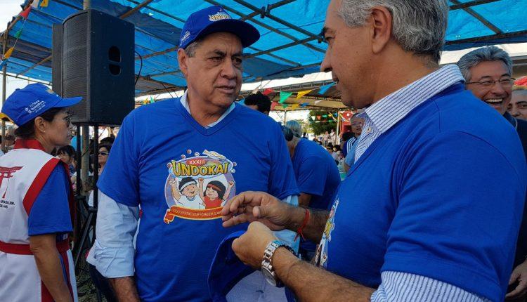 Em festa da colônia japonesa, presença de políticos vira principal atração