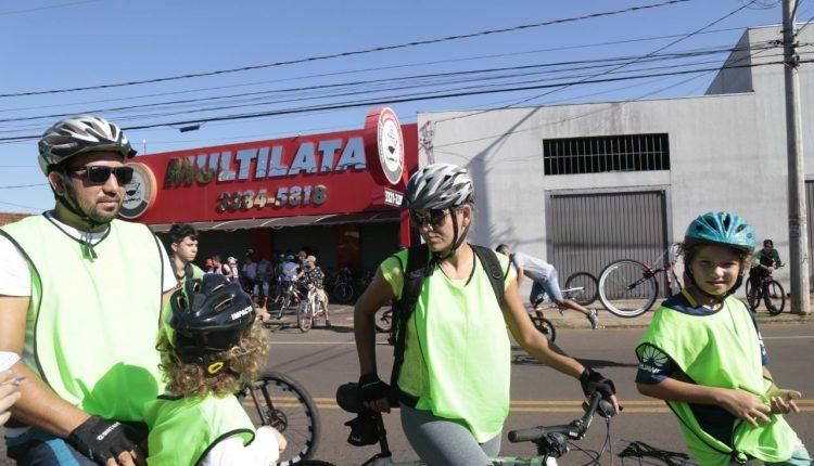 Passeio reúne 8 mil pessoas de todas as tribos na Capital