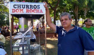 Na expectativa de lucrar, ambulantes chegam de madrugada