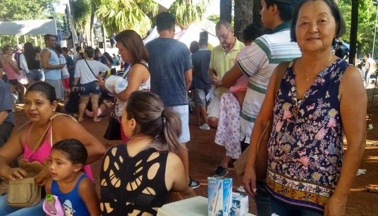 Na expectativa de lucrar, ambulantes chegam de madrugada