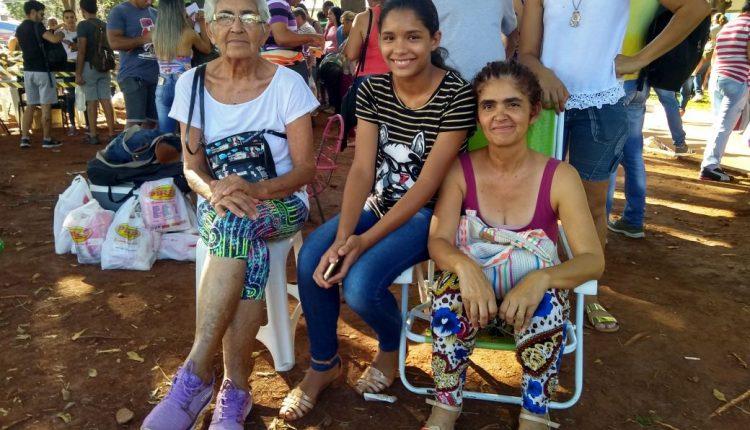 Carro zero é atrativo, mas lazer gratuito também leva pessoas à festa