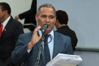 Pedido de informação ao prefeito gera ataques e troca de farpas entre Chiquinho e Loester