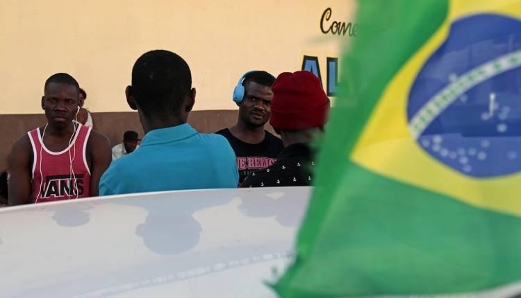 Corumbá é porta de entrada de haitianos. Mas de lá eles não conseguem sair