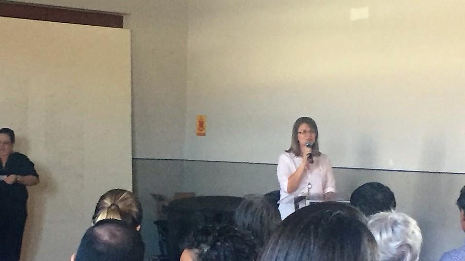 A secretária municipal de Cultura e Turismo Nilde Brum ressaltou que os paralelepípedos fazem parte da reforma. (Foto: Tatiana Marin)