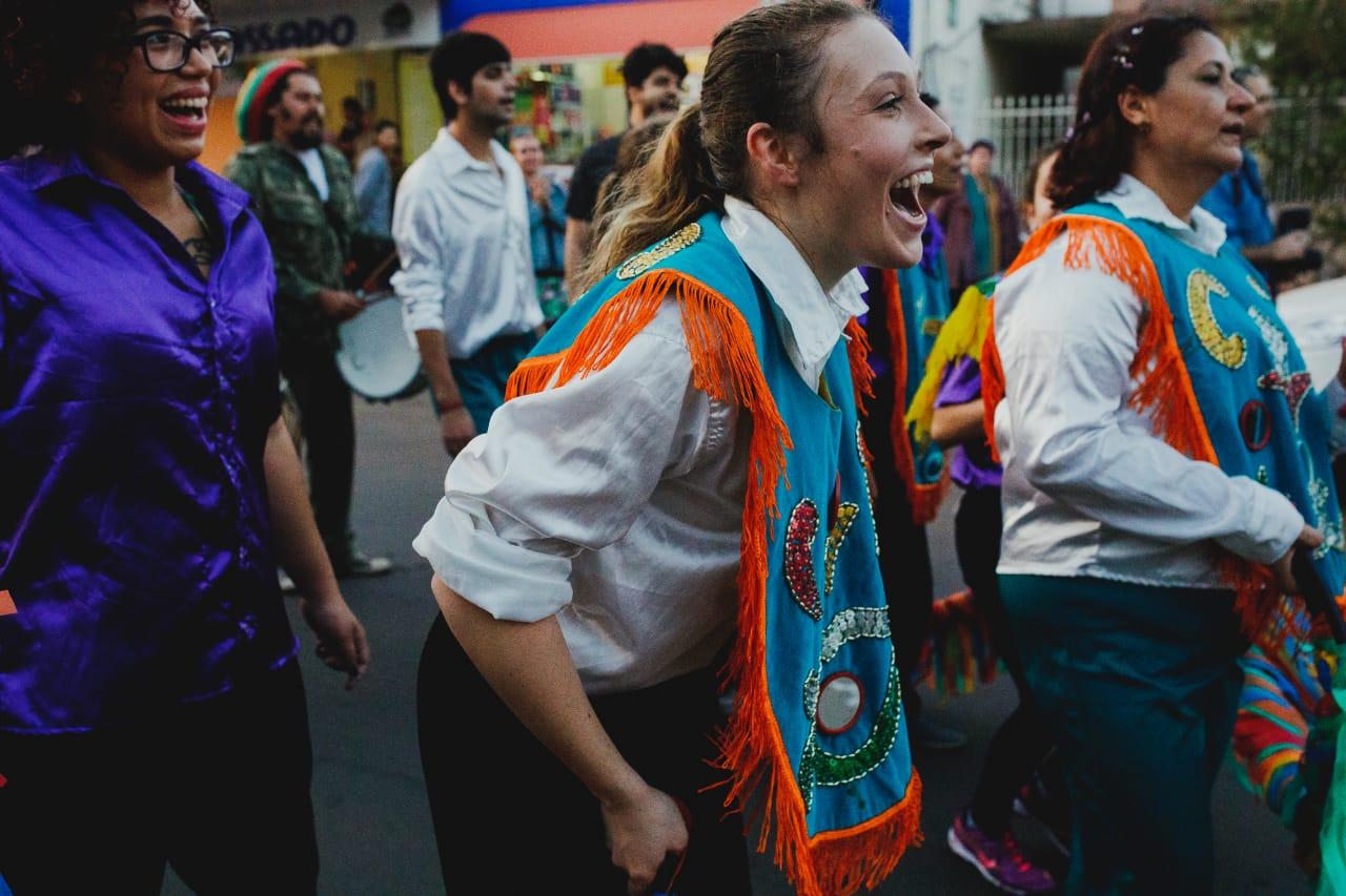 Na avenida, cortejo de dança convida população para Abertura do FIB