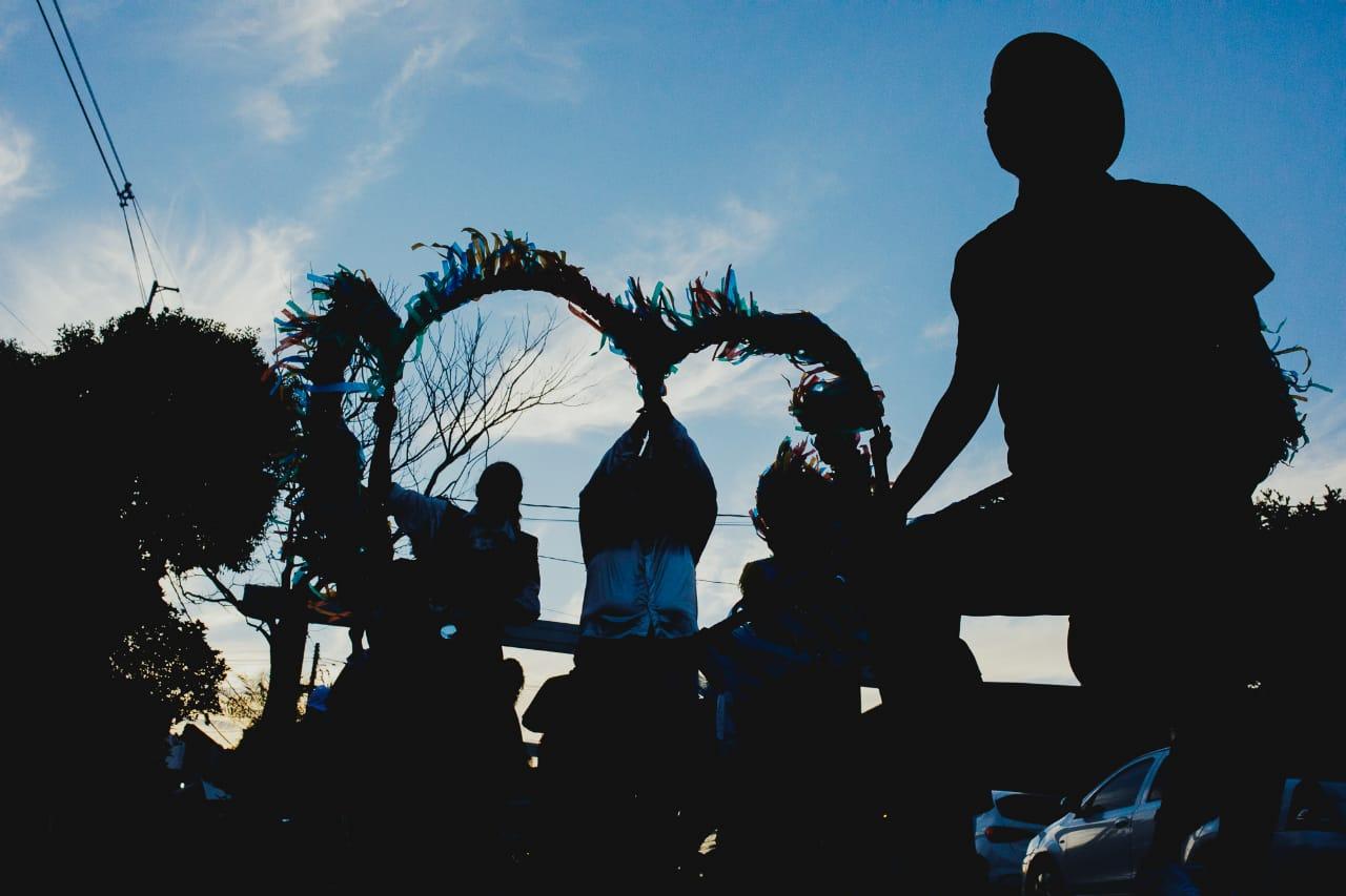 Na avenida, cortejo de dança convida população para Abertura do FIB