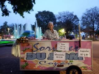Chafariz restaurado traz nostalgia a frequentadores da praça