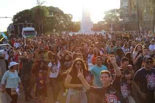 Marcha para Jesus sobe a Afonso Pena com políticos e candidatos à frente da multidão