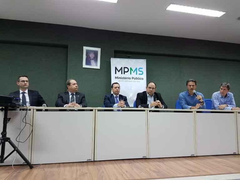 Prefeitura assina acordos para por fim à buraqueira nas ruas de Campo Grande