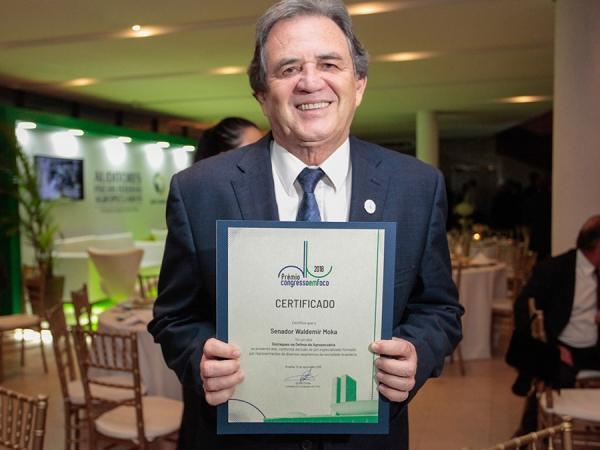 Premiado por atuação no Senado, Moka fala em desempenho da economia do campo