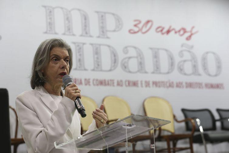 Segunda mulher a presidir STF, Cármen Lúcia deixa cargo nesta quinta