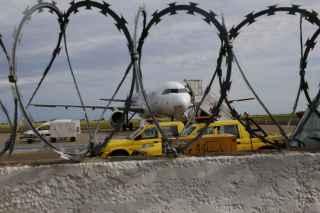Avião com 141 passageiros faz pouso de emergência em Campo Grande após pane