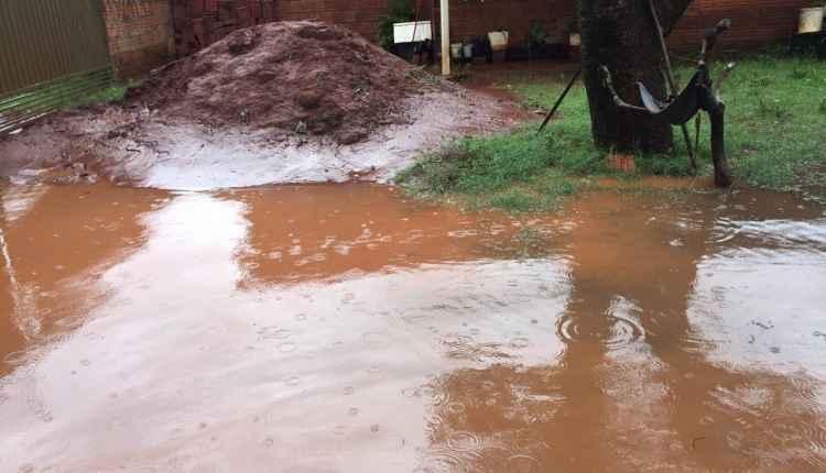 Chove em 5 horas o esperado para o mês todo e MS já tem desabrigados
