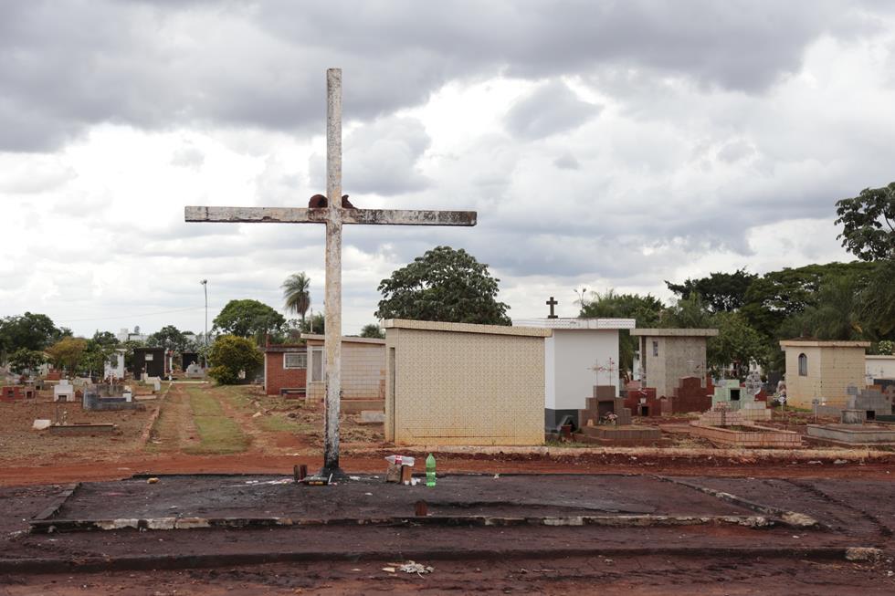 Nos cemitérios, Cruzeiros servem de orientação aos visitantes, mas também aos mortos