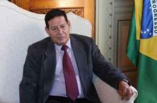 Mourão lamenta decisão de Jean Wyllys: “Um crime contra a democracia”