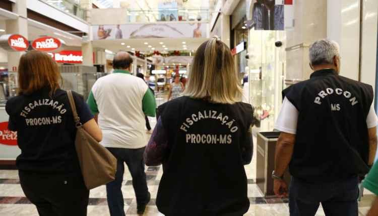 Black Friday: Procon faz ‘batida' em shopping para fiscalizar lojas