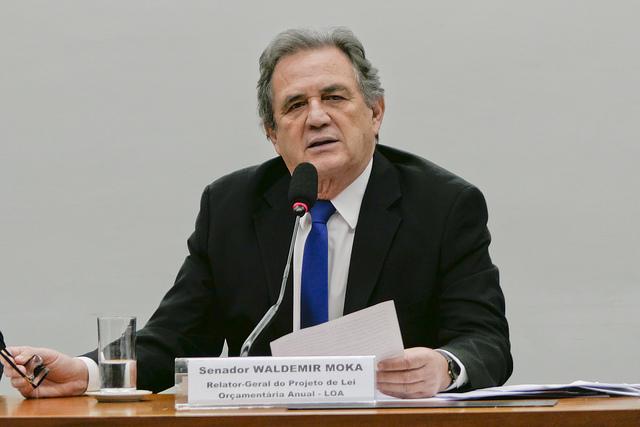 'Saio de cabeça erguida', diz Moka ao se emocionar em despedida do Congresso