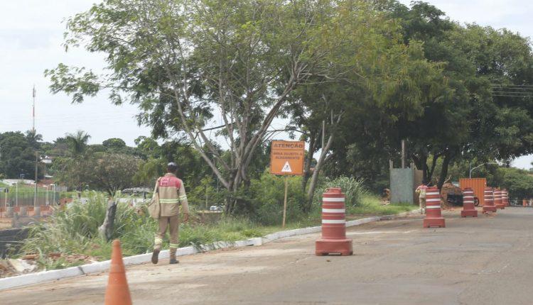 Após 5 meses interditado, trecho da Ernesto Geisel não tem previsão de liberação