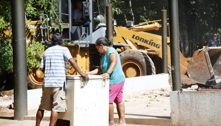 VÍDEO: Justiça segue com reintegração e casas no Acampamento Matinho são derrubadas