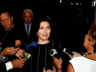 Simone deixa liderança do MDB e decisão sobre presidência do Senado fica para quinta
