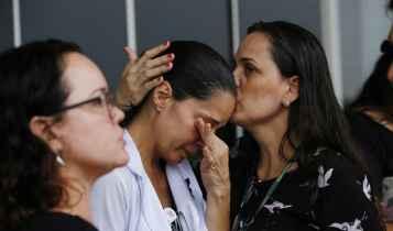 Em ato simbólico, enfermeiros choram a morte de Janaína e clamam por visibilidade