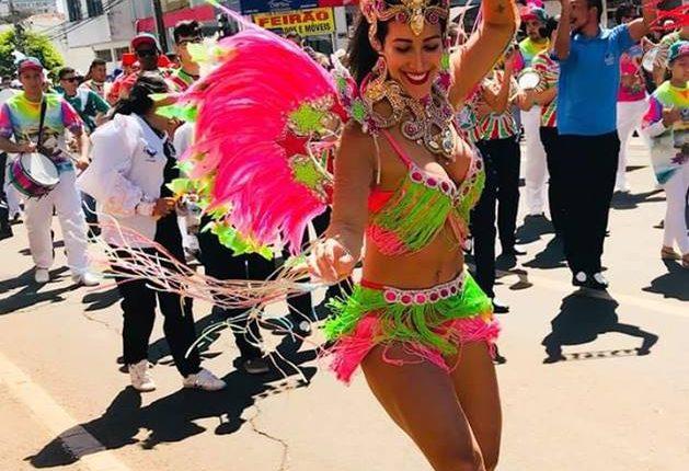 Unidos da Vila Carvalho leva 50 anos de história para passarela do samba