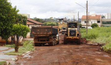 No Jardim Paradiso, nem asfalto resistiu à força da água e rua ficou destruída