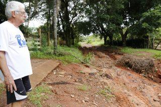 Estrada EW2: Moradores reclamam de trecho que sempre alaga com as chuvas