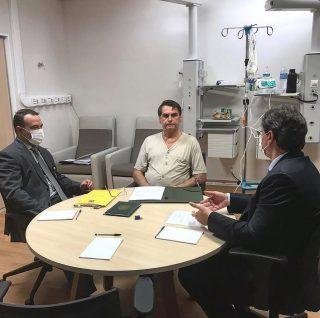 Bolsonaro assina decreto que antecipa benefícios a atingidos em Minas