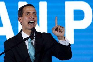 Em meio à pressão para saída de Maduro, Guaidó se encontra com Bolsonaro