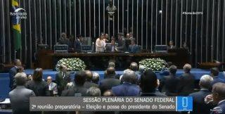 Em meio a confusão, senadores decidem votação aberta para eleger mesa diretora
