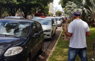 Morando em corredor, família com sete venezuelanos pede ajuda na Afonso Pena