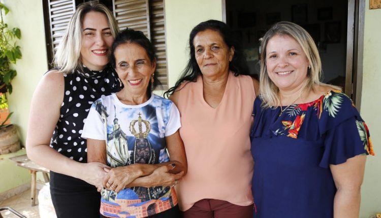 Estreando novo quadro, Luciano Huck visita moradora de Campo Grande