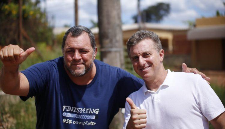 Estreando novo quadro, Luciano Huck visita moradora de Campo Grande