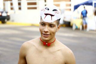 Cheio de adolescentes, Carnaval em Campo Grande tem muitos beijos e alerta de especialista