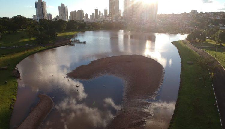 VÍDEO: Grupo faz 'Abração' no lago do Parque das Nações e cobra providências contra descaso