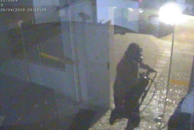 VÍDEO: imagens mostram quando quadrilha invade agência bancária