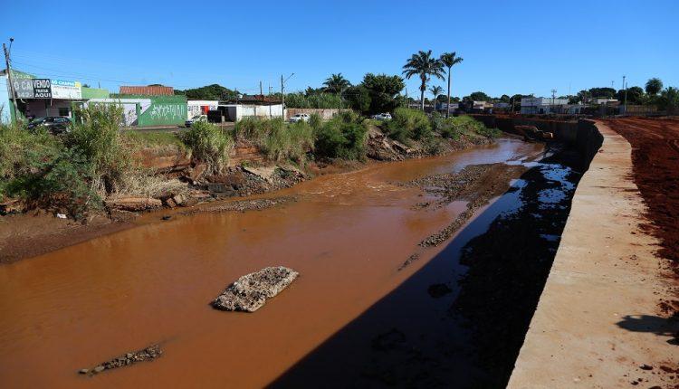 Após Governo Federal atrasar pagamento, obras na Ernesto Geisel diminuem ritmo